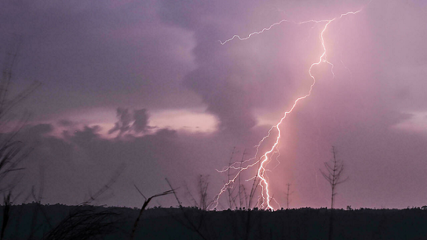 Vào tháng 8/2021, giới chức Bangladesh cho biết sét đánh đã khiến 16 người thiệt mạng trong một đám cưới ở huyện Chapainawabganj, thị trấn Shibganj của nước này.