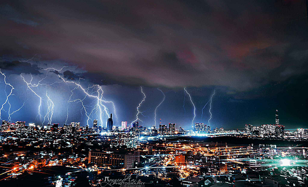 Khi sấm sét xảy ra, đám đông tham dự đám cưới từ thuyền đã lên bờ để tìm nơi trú ẩn. Tuy nhiên, sét đánh đã khiến 16 người thiệt mạng. Nguồn tin cho biết các nạn nhân bị trúng sét trong vòng vài giây.