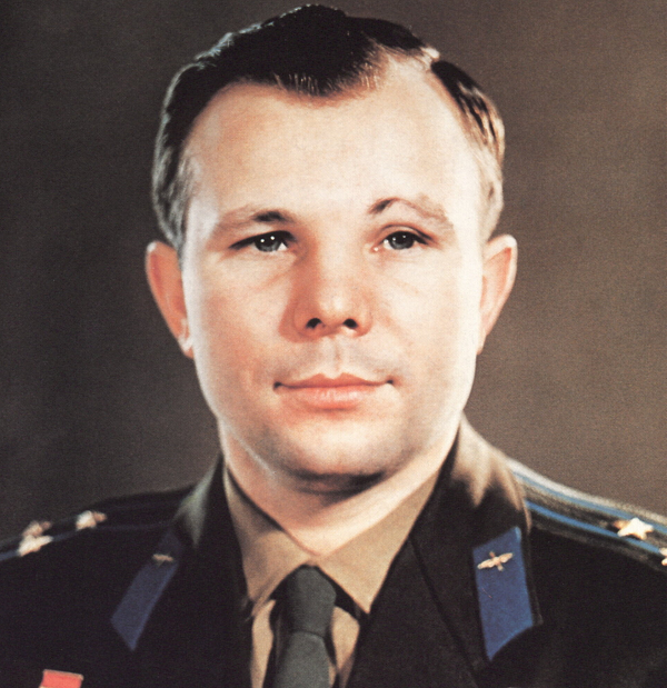 Người ta nhanh chóng xác định thi thể bên trong là phi công lái máy bay thử nghiệm Vladimir Seryogin. Khoang lái còn lại không có người. Họ hy vọng, Gagarin đã kịp thoát khỏi máy bay trước đi nó đâm sầm xuống rừng cây và phát nổ.