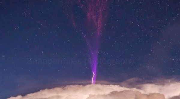 Một nhà khoa học dân sự ở Hawley, Texas ghi hình tia sét vào ngày 14/5/2018. Các nhà khoa học phân tích thước phim nhận thấy tia sét xuất hiện rất gần trung tâm của LMA, mạng lưới ăngten vô tuyến trên mặt đất dùng để lập bản đồ vị trí và số lần sét đánh.