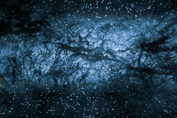 Khoảng 84% vật chất trong vũ trụ không hấp thụ hoặc phát ra ánh sáng. "Vật chất tối" không thể được nhìn thấy trực tiếp và nó cũng chưa được phát hiện bằng các phương tiện gián tiếp. Thay vào đó, sự tồn tại và các đặc tính của vật chất tối được suy ra từ tác động hấp dẫn của nó lên vật chất nhìn thấy, bức xạ và cấu trúc của vũ trụ.