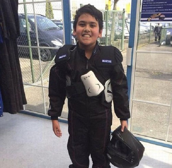 Hai giờ sau khi cất cánh, chiếc máy bay chở khách của chuyến bay MH17 đã bị phiến quân Ukraine sử dụng tên lửa do Nga sản xuất bắn trúng và rơi xuống miền Đông Ukraine, nơi đang bị chiến tranh tàn phá. 298 hành khách và phi hành đoàn trên máy bay đã thiệt mạng.