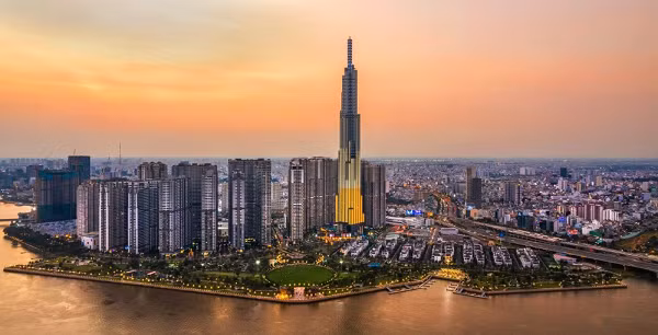 Thành phố Hồ Chí Minh vẫn luôn là một đô thị sôi động, thu hút với vô số những điểm đến ấn tượng như các bảo tàng, các nhà hàng đẳng cấp thế giới, những khách sạn sang trọng cho đến các quán ăn vỉa hè với những món ẩm thực đa dạng có thể đáp ứng thị hiếu của đông đảo khách hàng.