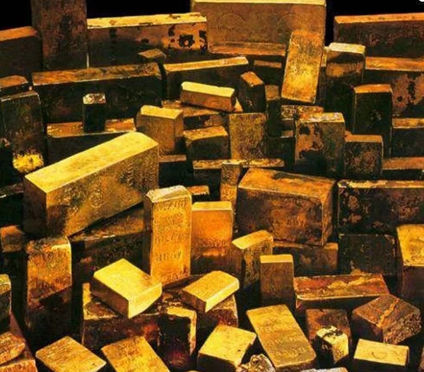 Nicholas II và những người ủng hộ ông bỏ chạy cùng số vàng khổng lồ về phía Tây. Lúc này, thời tiết đã vào đông.