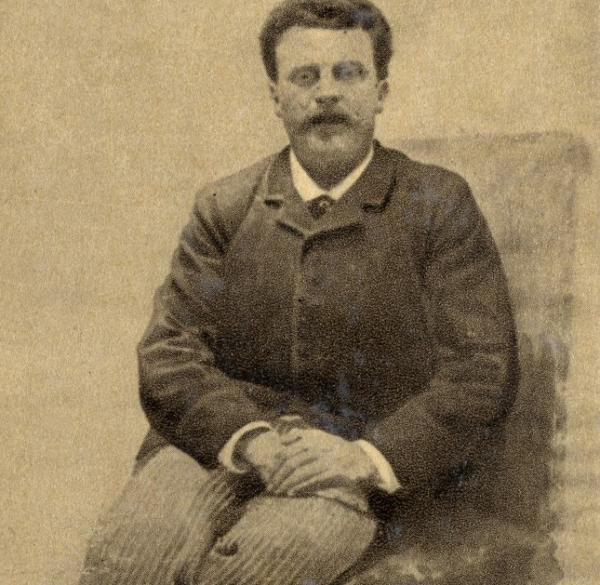 Trở lại vài tháng sau khi biến mất, doppelganger này bước vào phòng của Maupassant, nhìn ông với khuôn mặt buồn bã và tuyệt vọng . Một năm sau đó, nhà văn này qua đời trong một bệnh viện tâm thần.