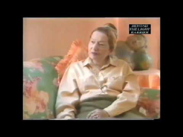 Sau khi trở về Trái đất, Klarer tiếp tục gặp gỡ Akon nhiều lần, bà cảm thấy bị thu hút bởi người ngoài hành tinh này. Trong một cuộc hẹn hò, Akon trao cho Klarer một chiếc nhẫn bạc để làm tăng sự liên lạc ngoại cảm giữa họ. Akon tiết lộ rằng, Klarer thực tế là một người sao Kim đầu thai, người yêu của ông khi hành tinh này vẫn còn sự sống.