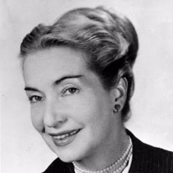 Sau chiến tranh, vào năm 1950, bà tình cờ đọc một quyển sách về UFO và rồi những ký ức chôn vùi từ thời thơ ấu bỗng trỗi dậy. Khi mới lên 7, bà và chị gái đã nhìn thấy một đĩa bạc sáng chói bay trên một cánh đồng.