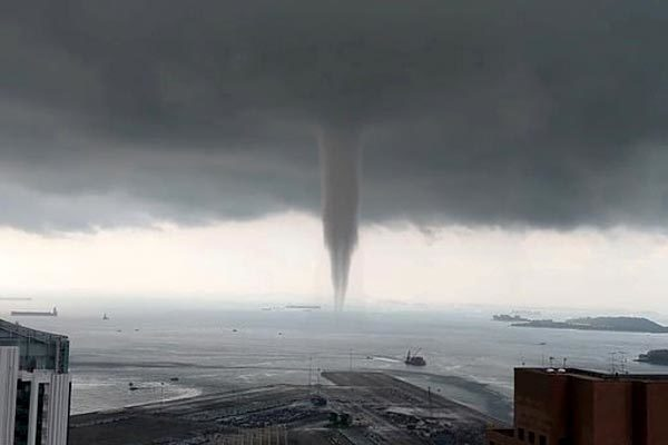 Từ cuối thế kỉ 19 đến nay, việc nghiên cứu hiện tượng này đã cung cấp cho con người những hiểu biết thú vị về vòi rồng. Tùy theo vị trí mà vòi rồng được chia thành 2 loại: vòi rồng trên đất liền và vòi rồng trên biển.