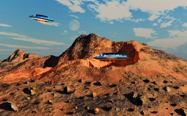 Sau khi Giám đốc Tình báo Quốc gia Mỹ công bố báo cáo về các vật thể bay không xác định (UFO) được Mỹ phát hiện trước đó, tin đồn người ngoài hành tinh xây dựng căn cứ trên Trái đất bắt đầu xuất hiện tràn lan gây xôn xao.