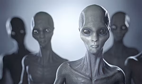 Một số chuyên gia của ICER chỉ ra rằng những người ngoài hành tinh di chuyển đến trái đất bằng những con tàu vũ trụ với tốc độ siêu âm. Một người khác dẫn nguồn tin cho biết đã nhìn thấy một UFO di chuyển từ độ cao hơn 18.000 m xuống 15 m chỉ trong vòng 0,8 giây.