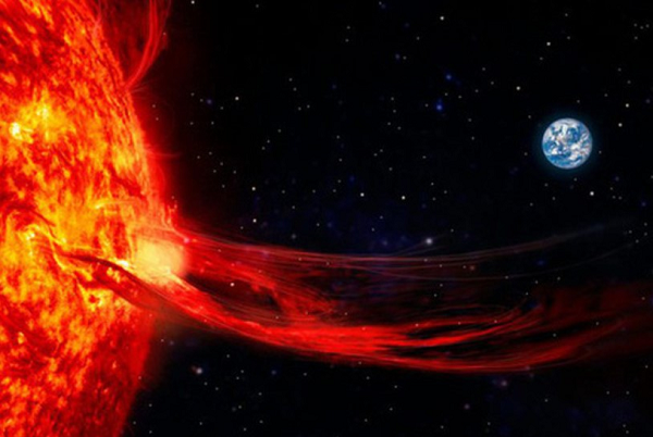 Các hạt có năng lượng cao của cơn bão từ đổ xuống cũng có thể rơi xuống các đường sức từ gần các cực của hành tinh, kích động các phân tử trong khí quyển, giải phóng năng lượng dưới dạng ánh sáng để tạo ra cực quang, mà vùng hay nhìn thấy nhất là các miền đất gần cực Bắc.