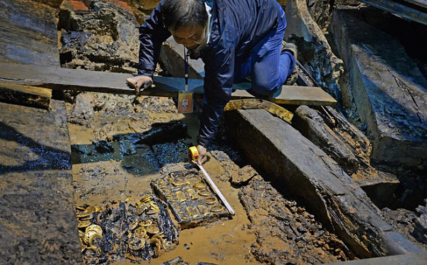 Điểm mấu chốt ảnh hưởng đến sức khỏe và tuổi thọ của những tên trộm mộ đó là tâm lý luôn trong trạng thái bất an của chúng. Nguyên nhân chính là do nghề trộm mộ luôn ẩn chứa xác suất bị bắt rất cao.