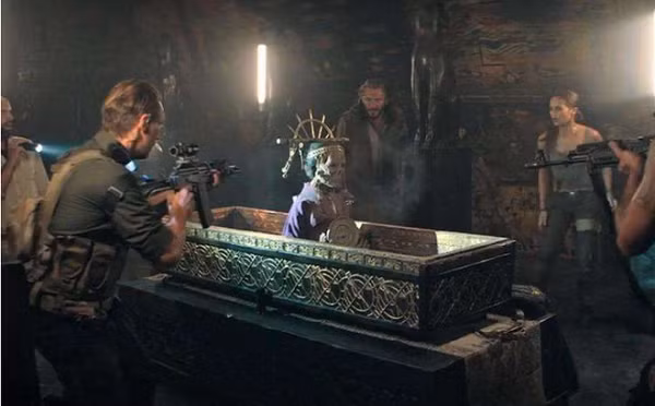 Ở Trung Quốc, lịch sử mộ tặc có lẽ cũng dài bằng chiều dài lịch sử. Vào thế kỷ 2 trước Công nguyên, hiện tượng đào trộm mộ vô cùng phổ biến cho đến tận sau năm 239 trước Công nguyên.