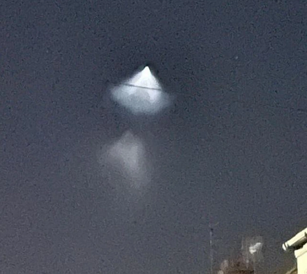 Một nhà điều tra những chuyện kỳ bí địa phương tên là Brian tuyên bố đã tình cờ chạm trán một số UFO khi khám phá các tòa nhà bỏ hoang vào ban đêm.