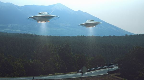 UFO cho đến nay vẫn được hiểu là khái niệm nhắc tới các vật thể bay không xác định được cho có liên quan đến tàu vũ trụ của người ngoài hành tinh.