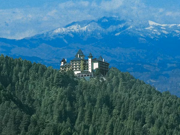 Trên đường về, họ lại quyết định dừng chân tại chính khách sạn đó, nhưng dường như khách sạn đã biến mất không một dấu vết, và họ không thể tìm lại được. Thậm chí, những bức ảnh được chụp trong thời gian nghỉ tại đó cũng biến mất.