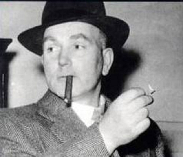 Albert Pierrepoint xuất thân trong một gia đình đao phủ nổi tiếng ở nước Anh. Albert trở nên nổi tiếng khi xuất hiện tại tòa án Nuremberg để tham gia vụ xét xử hơn 200 quan chức Đức quốc xã bị kết tội.