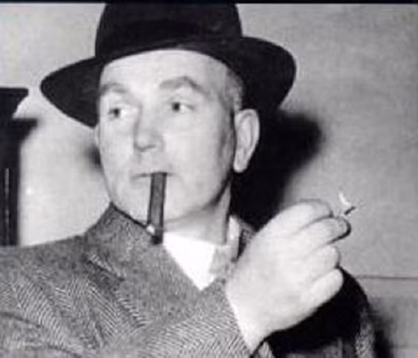 Albert Pierrepoint xuất thân trong một gia đình đao phủ nổi tiếng ở nước Anh. Albert trở nên nổi tiếng khi xuất hiện tại tòa án Nuremberg để tham gia vụ xét xử hơn 200 quan chức Đức quốc xã bị kết tội.