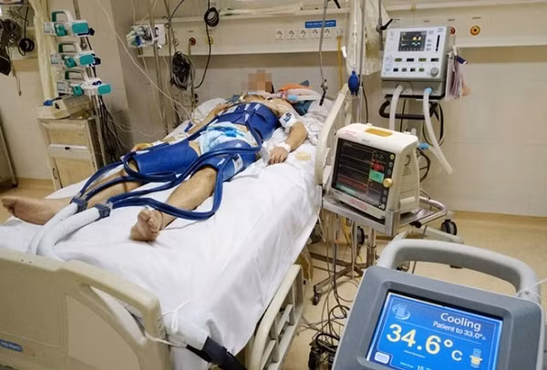 Về làn da tái trắng và lạnh cóng, thậm chí ngay cả đôi mắt Hilliard cũng có vẻ đã đóng đá lại giống như thủy tinh, các nhà khoa học vẫn có thể đưa ra lời giải thích thoả đáng. Theo đó, khi bị lạnh, các kênh chất lỏng dẫn đến mạch máu dưới da sẽ đóng lại. Điều này giúp tập trung máu để giữ cho các cơ quan nội tạng quan trọng của bạn còn hoạt động.