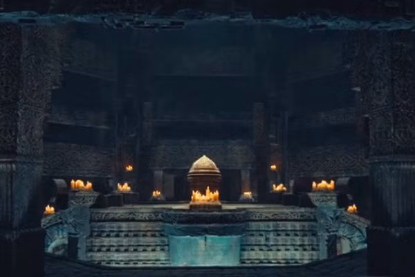 Đất chín không dễ thấm hút nước, khi phơi nắng lại khô rất nhanh, vì vậy sau khi trời mưa, mộ tặc thường đi kiểm tra độ ẩm của vùng đất xung quanh, nơi khô ráo đầu tiên rất có thể là vị trí mộ cổ. Những vùng đất có lăng tẩm cũng thường ít cỏ dại, cây cối dễ bị khô héo hơn.