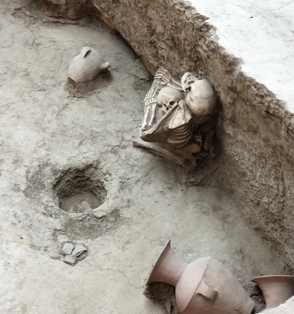 Ngoài di tích của một gia đình, các nhà khảo cổ học đã có một phát hiện ấn tượng hơn, đó là một tô mì được làm bằng hạt kê, bằng phương pháp tương tự, người ta thấy rằng con người cách đây hơn 4000 năm đã sử dụng hạt kê để làm mì.