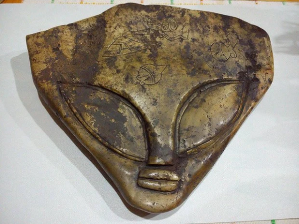 Người Maya nổi bật trong lục địa châu Mỹ với chữ viết chữ tượng hình – là một trong số ít các hệ thống chữ viết hoàn chỉnh trong lục địa châu Mỹ thời kỳ Tiền Columbia. Ngoài ra, họ còn phát triển nghệ thuật, kiến trúc, toán học, thiên văn học và sinh thái học. Nền văn minh Maya là một trong những nền văn hóa cổ nhất và phát triển nhất ở châu Mỹ.