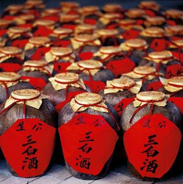 Hợp chất này làm có rượu có mùi vị thơm ngon hơn theo thời gian. Phản ứng hóa học này diễn ra cũng rất chậm nên muốn rượu ngon thì phải ủ hàng chục hay đến trăm năm trời cũng không phải chuyện lạ.