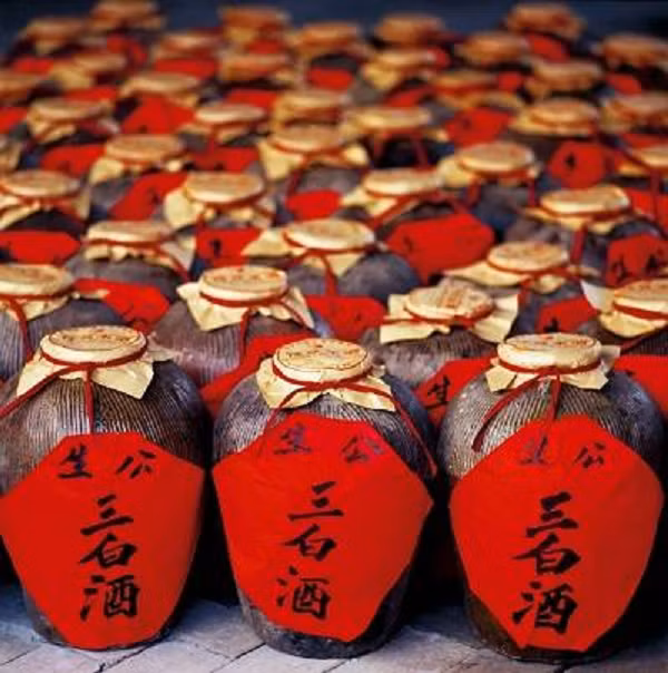 Hợp chất này làm có rượu có mùi vị thơm ngon hơn theo thời gian. Phản ứng hóa học này diễn ra cũng rất chậm nên muốn rượu ngon thì phải ủ hàng chục hay đến trăm năm trời cũng không phải chuyện lạ.