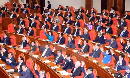 Các đại biểu biểu quyết thông qua chương trình kỳ họp.