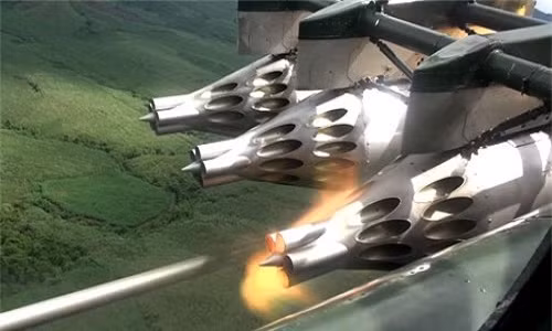 Trực thăng thực hành phóng rốc két.