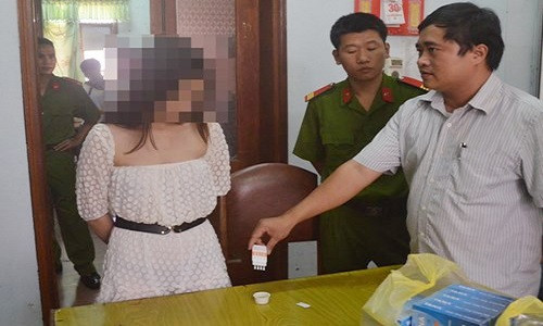 Canh sat dot kich bar Next top, hang loat chan dai dang phe thuoc