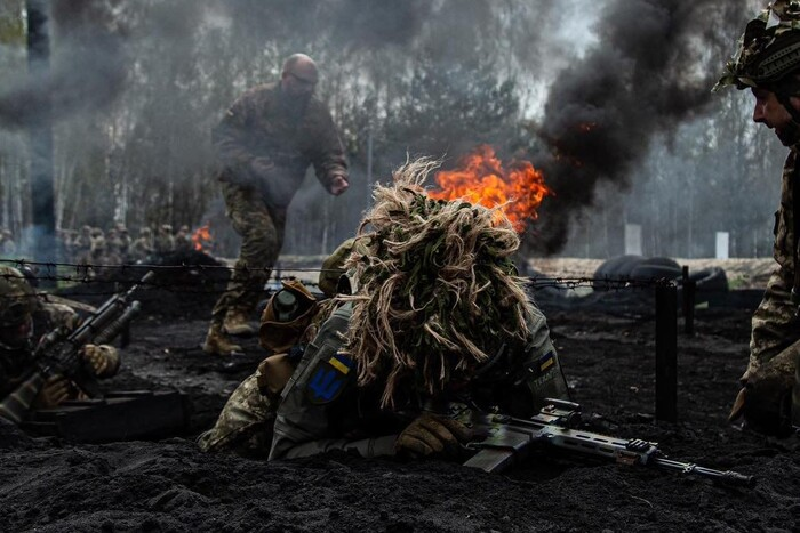 Cuộc chiến chống pháo binh sau đó cũng trở nên căng thẳng hơn. Cả hai bên đều sử dụng nhiều phương pháp trinh sát và nhiều loại vũ khí khác nhau, bao gồm nhiều loại radar, pháo kéo và pháo tự hành, máy bay không người lái, tên lửa và máy bay chiến đấu. Ảnh: Bộ Tổng tham mưu Quân đội Ukraine