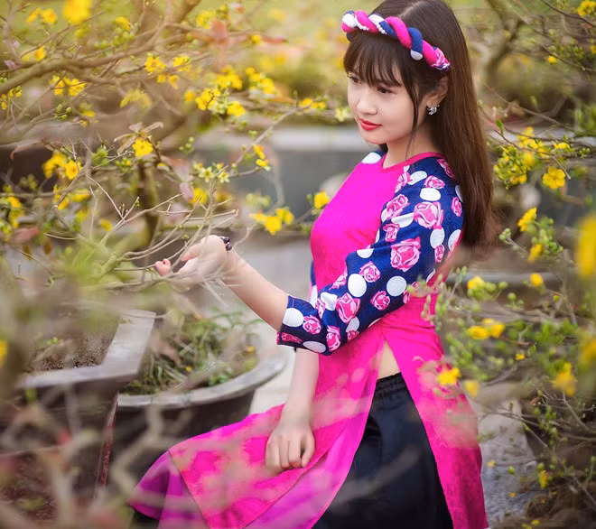 Xuất sắc với màn trình diễn áo dài, Đỗ Thùy Dung (ĐH Hồng Đức) nhận được sự ủng hộ nhiệt tình từ khán giả.