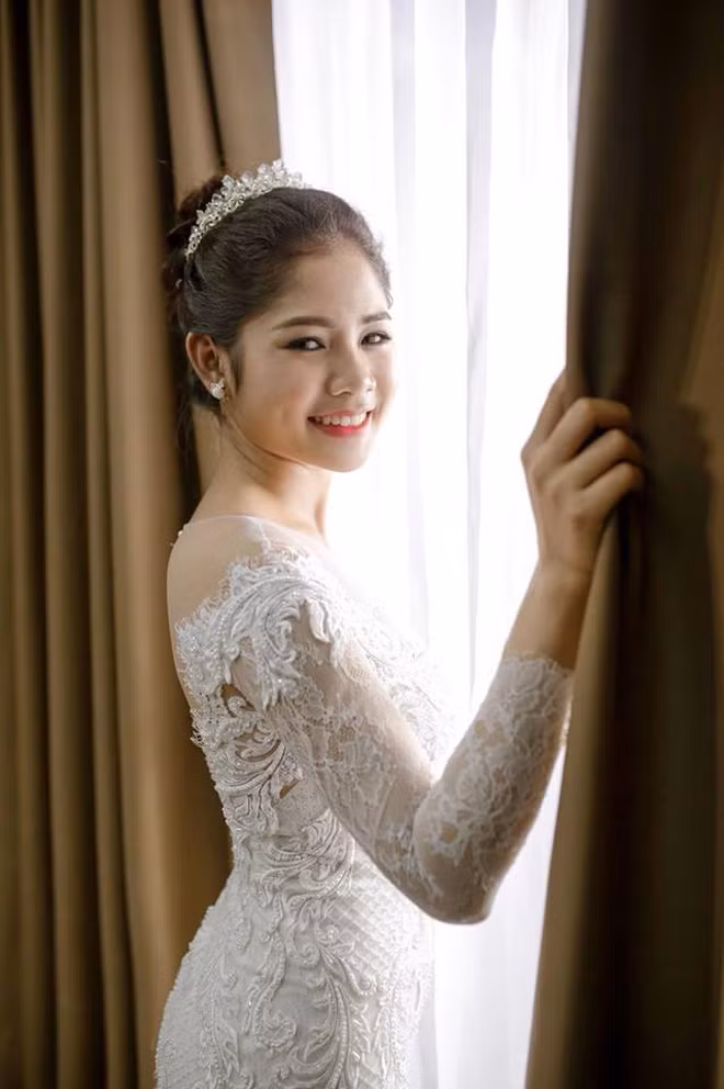 Không có lời tỏ tình chính thức, cũng chẳng một câu nói “Anh yêu em” bởi bản tính vốn đã “khô như ngói”, thế nhưng, Thế Nhật không ngờ rằng sự khô khan, thật thà của mình lại khiến cô gái xinh đẹp rung động. “Mình không nhớ anh ấy mất bao lâu mới tán đổ mình, cứ tích góp tình cảm rồi gắn bó với nhau thôi. Điều mình quý nhất ở anh là anh luôn tin tưởng mình và những lúc khó khăn, anh là người duy nhất bên cạnh giúp đỡ mình”, Thảo chia sẻ.