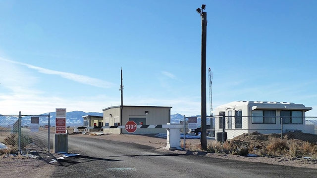 “Nếu một người hay nhóm người may mắn vào được bên trong căn cứ, mở cánh cửa dẫn xuống lòng đất, họ sẽ tìm thấy cả một thành phố ngầm khổng lồ với quy mô lớn chưa từng thấy”, Blake nói.