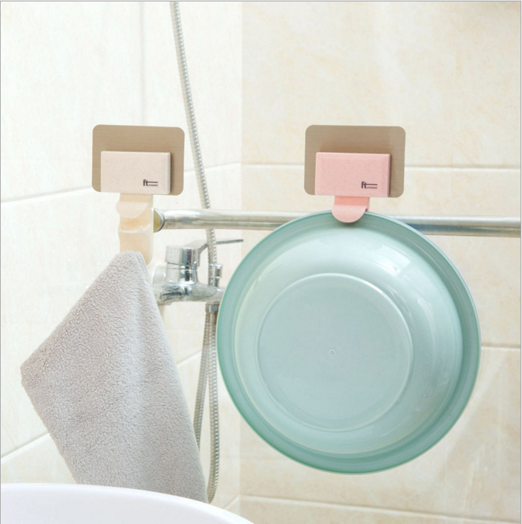 Ngoài ra, khăn tắm rất dễ bị hỏng nếu để theo cách này, vì vậy ngoài việc treo khăn đúng nơi quy định, chúng ta cũng cần thay khăn thường xuyên. 