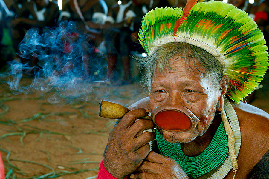 Kayapo là một bộ tộc thiểu số sống ở những ngôi làng dọc phần thượng nguồn con sông Xingu ở miền Trung Brazil