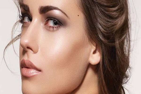 Nếu có nốt ruồi nào may mắn ở đây thì hầu hết những người này đều có vận số rất tốt và may mắn, giỏi xử lý các mối quan hệ giữa các cá nhân với nhau, có tài giao tiếp, có mạng lưới quan hệ rộng rãi, dễ được quý nhân giúp đỡ, sự nghiệp và công việc của họ rất suôn sẻ.