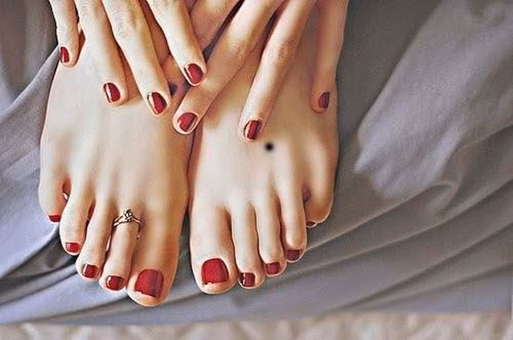 Theo nhân tướng học, nốt ruồi này càng lớn càng tốt. Đây là người thường gặp may mắn, tài lộc dồi dào, cuộc sống đủ đầy và hạnh phúc.