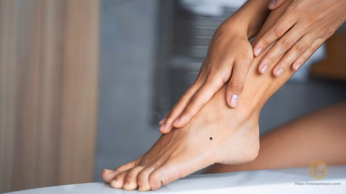 Nốt ruồi bàn chân: Đây là biểu tượng của điềm lành.