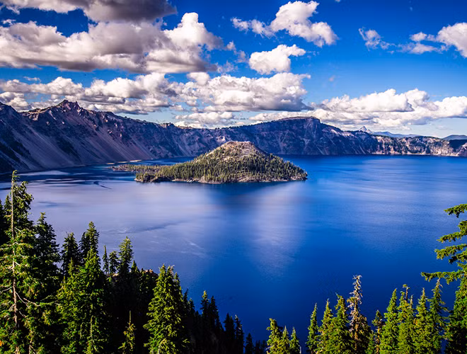 Trong điều kiện bình thường sẽ ít khi xảy ra các trường hợp nguy hiểm. Tuy nhiên, khi có một thảm họa tự nhiên nào đó có khả năng gây ra địa chấn như động đất hoặc núi lửa phun trào thì hồ Nyos sẽ nổ tung và gây nguy hiểm cho môi trường xung quanh.