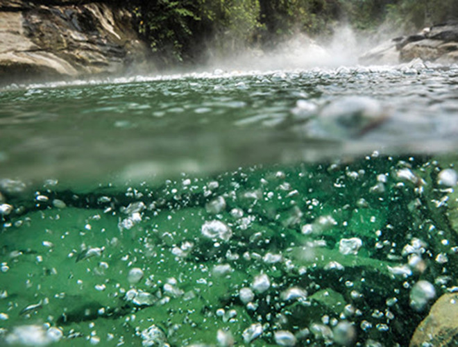 Được phát hiện lần đầu tiên vào năm 1875 do hai nhà khoa học người Anh đang làm việc tại đây, khi tiến hành đo, nền nhiệt ở hồ nước sôi Dominica rơi vào khoảng từ 82-92 độ C.