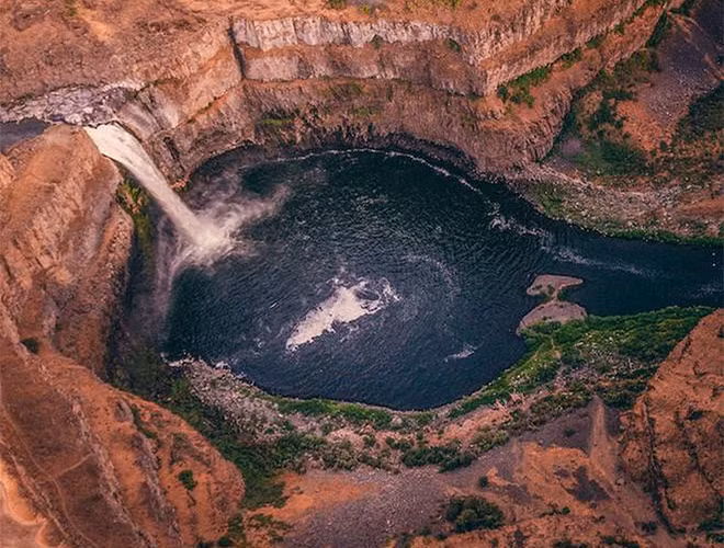 Nằm tại thị trấn Mammoth Lakes, hồ móng ngựa Horseshoe có vẻ đẹp tưởng như bình lặng nhưng thực chất là một trong những hồ tử thần rùng rợn nhất thế giới.