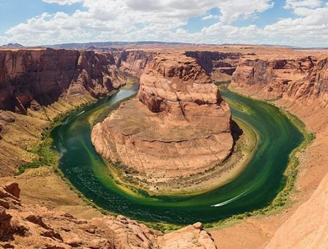 Nguyên nhân là do lượng carbon dioxide tại đây cao đến 95 lần so với bình thường khiến sinh vật khó lòng tồn tại.