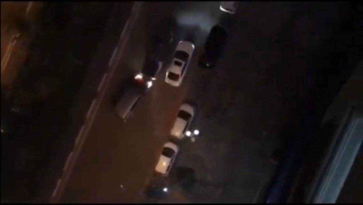  Hỗn chiến trong đêm ở Hà Đông: Khoảng 21h45 phút ngày 30/3/2020, tại trước cổng chung cư Hoàng Gia (quận Hà Đông) đã xảy ra một vụ ẩu đả. Hai nhóm đối tượng đã húc nhau bằng ô tô, rồi xông vào đánh nhau. Hình ảnh trong clip trên mạng xã hội cho thấy, hai nhóm đối tượng này rất manh động, vào đỉnh điểm của vụ hỗn chiến còn có âm thanh như tiếng súng.