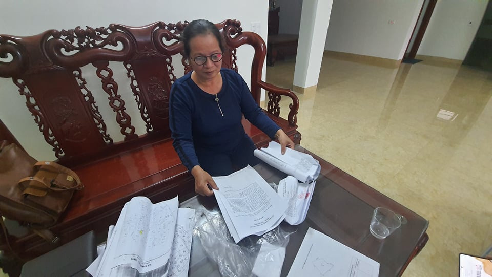 Bi thu huyen Thanh Ha len tieng viec bi hang xom to gia dinh lan dat