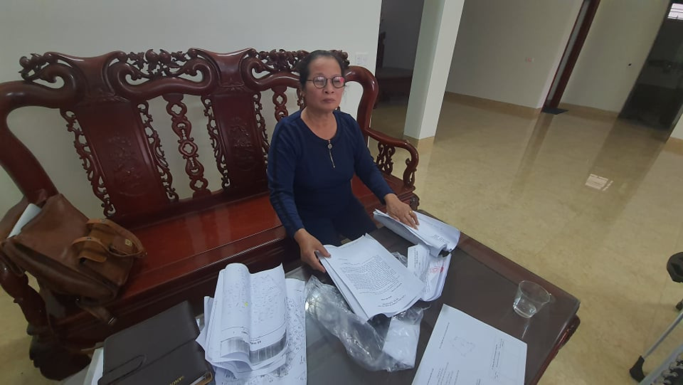 Hang xom to nguoi nha Bi thu huyen Thanh Ha lan dat: Co the khoi kien