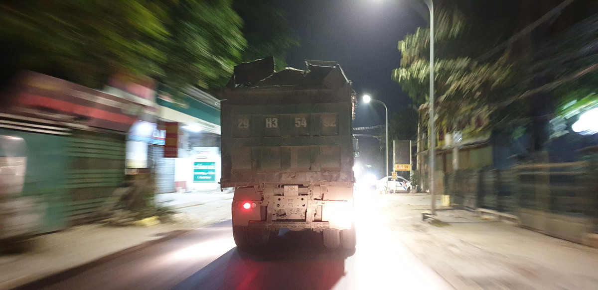 Xe cơi nới thành thùng, chở quá tải tung hoành tỉnh lộ 70 Xe coi noi thanh thung, cho qua tai tung hoanh tinh lo 70