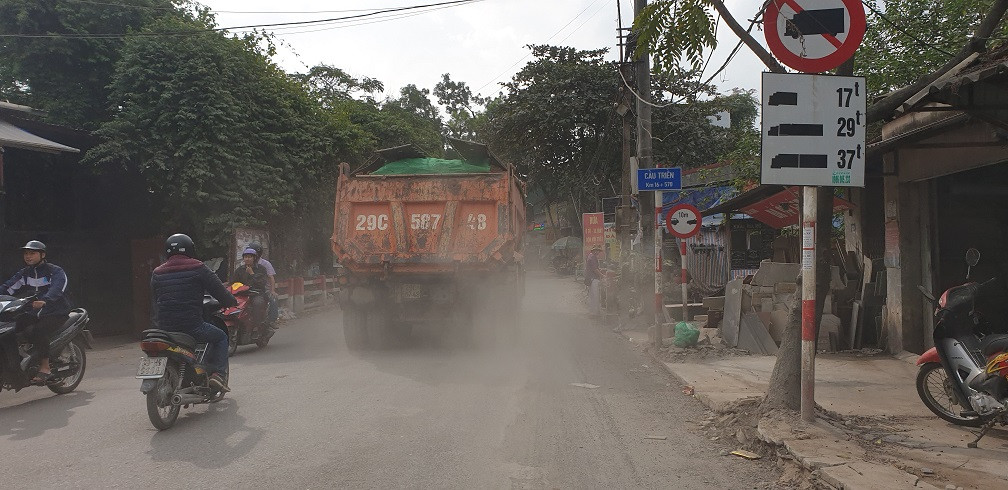 Xe cơi nới thành thùng, chở quá tải tung hoành tỉnh lộ 70 - Hình 2 Xe coi noi thanh thung, cho qua tai tung hoanh tinh lo 70-Hinh-2