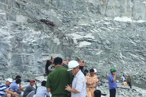 Quảng Ninh: 2 công nhân tử vong do bị đá rơi vào người Quang Ninh: 2 cong nhan tu vong do bi da roi vao nguoi